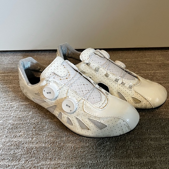 Sleek White Cycling Shoes for Men - Picture 1 of 9